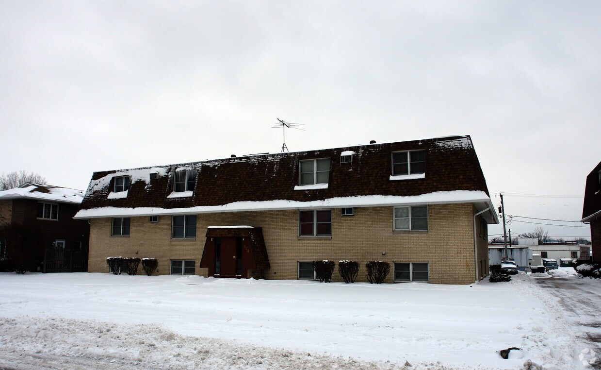 609 E 3rd St, Lockport, IL 60441 Apartments in Lockport, IL