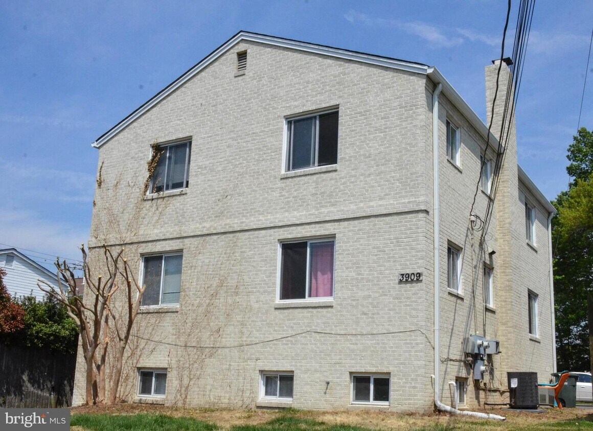 Primary Photo - 3909 Washington Blvd