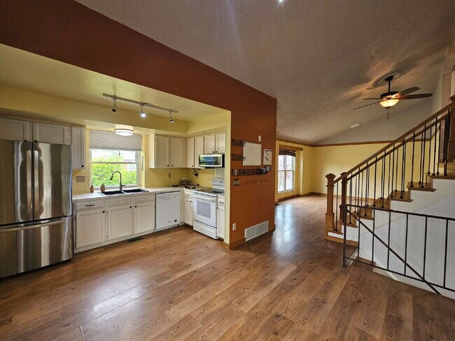 Foto del edificio - Spacious 3-Bedroom Home in Littleton!