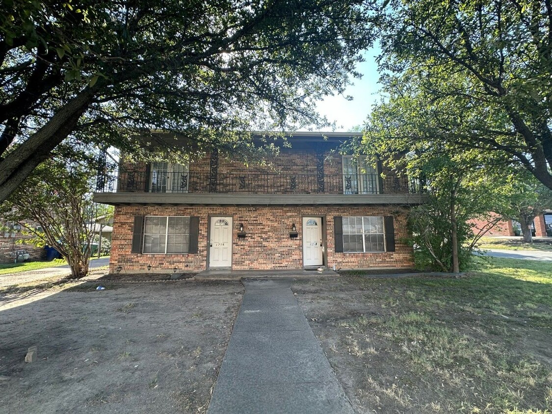 Foto principal - 1716-1718 N Travis St Sherman