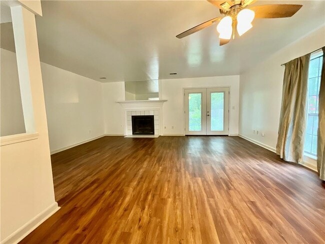Building Photo - 5073 Village Green Way