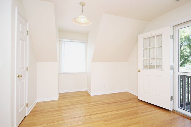 Foto del edificio - Garage Apartment Minutes From Pantops
