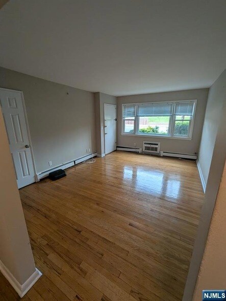 Building Photo - 2247 Lemoine Ave
