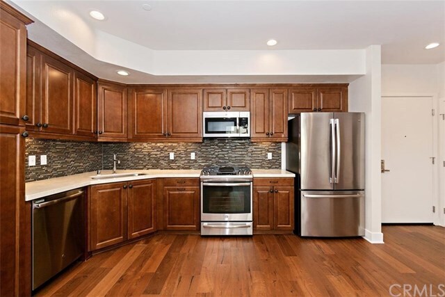 Foto principal - 627 Deep Valley Dr