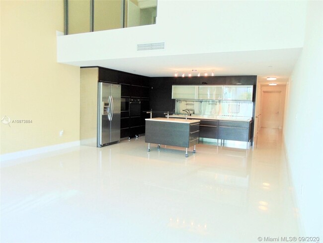 Building Photo - 6000 Collins Ave