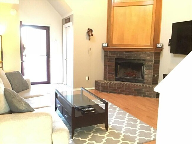 Foto del edificio - 2123 Lakecrest Dr