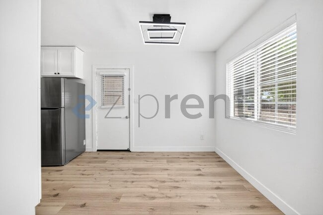 Foto del edificio - 415 E 26th St