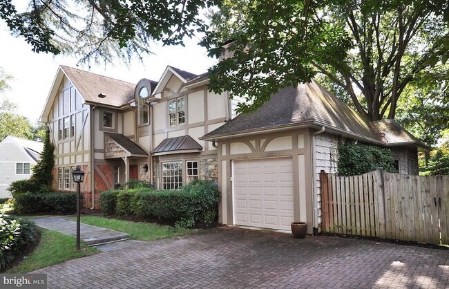 Foto del edificio - 5104 Scarsdale Rd