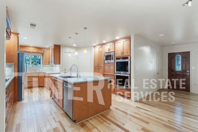 Building Photo - 3574 El Ricon Way