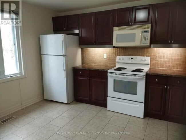 Building Photo - 161 Henderson Ave