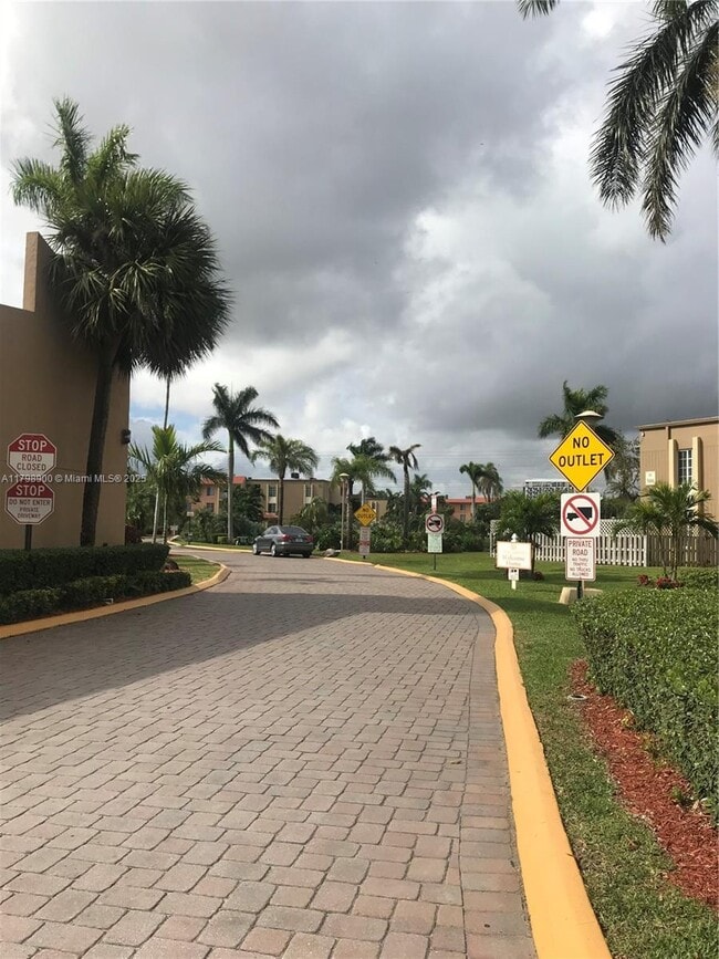 Foto del edificio - 4900 NW 79th Ave