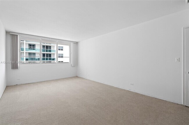 Foto del edificio - 5005 Collins Ave