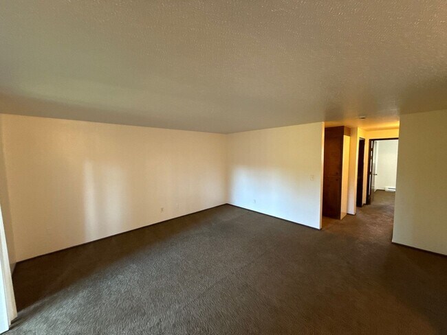 Building Photo - 3822 Iberis St NE