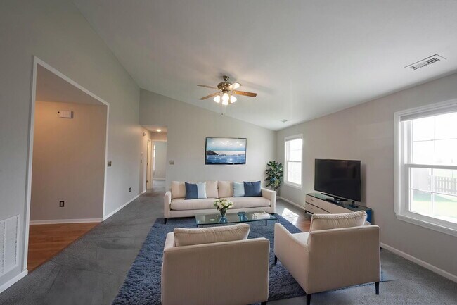 Foto del edificio - "Charming 3-Bed, 2-Bath Home on Scatter Woods Lane – 1,410 Sq Ft of Comfort Awaits in Indianapolis!"