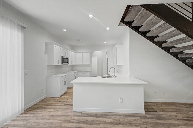 Building Photo - Jc Lifestyles