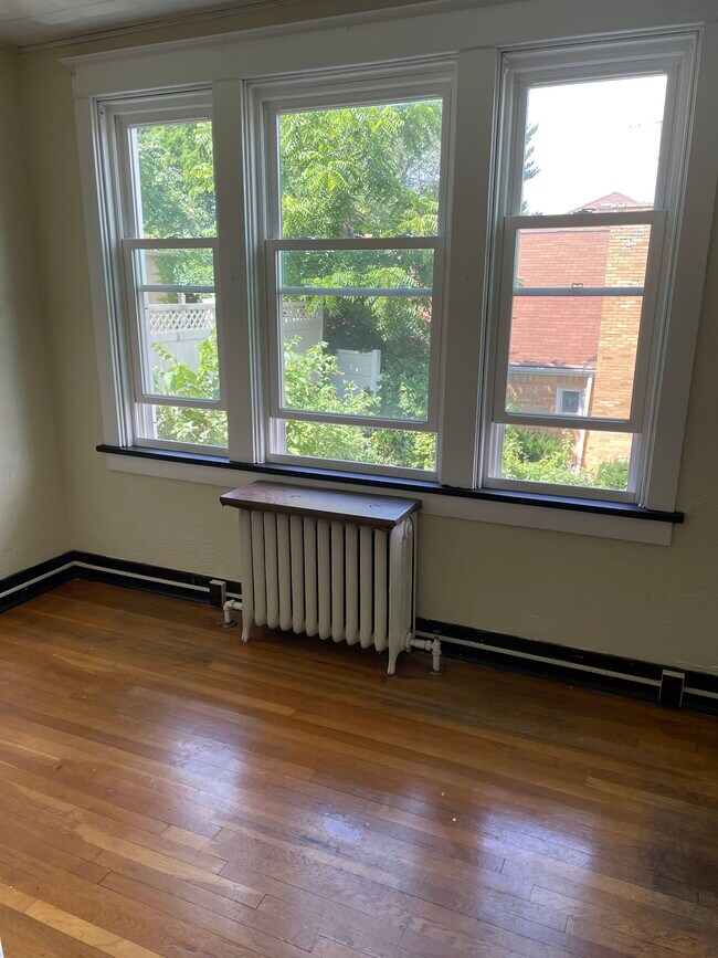 Bedroom - 2200 Broadway Ave