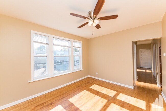 Building Photo - 2614 N Springfield Ave
