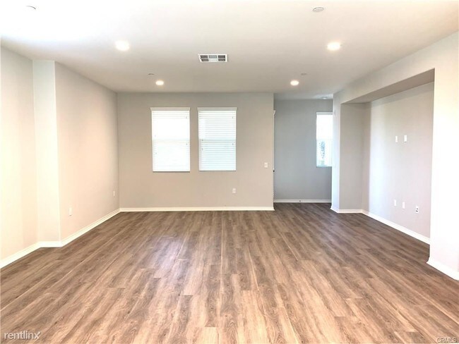 Foto del edificio - 4 br, 3.5 bath Townhome - 1510 W 1st St # 34