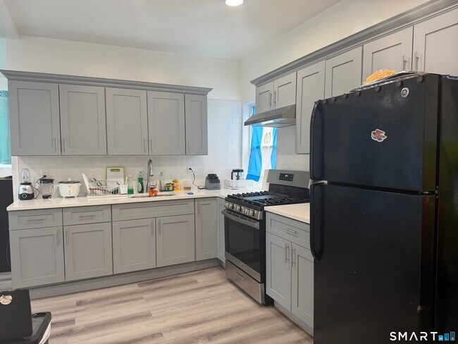 Building Photo - 144 Palisade Ave