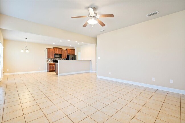 Foto del edificio - UPCOMING LISTING