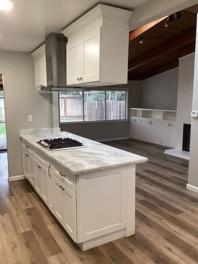 Building Photo - 3 bed, 1 bath in Lincoln Village