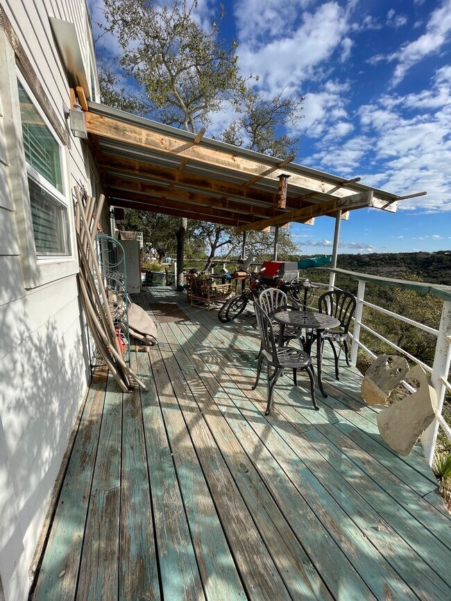 Foto del edificio - NEW ON MARKET // ALL BILLS PAID !