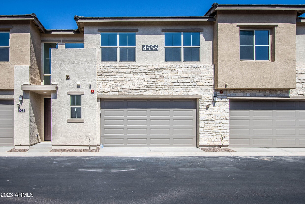 Primary Photo - 4556 S Riata St
