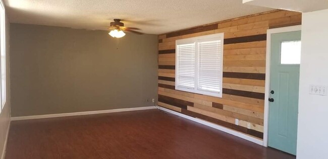 Building Photo - 2525 Albrook Dr
