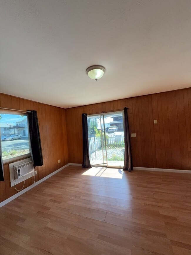 Foto del edificio - 2435 Lakeshore Blvd