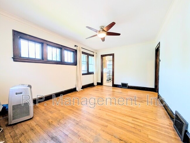Building Photo - 880 S 19th Ave