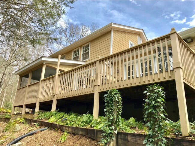 Building Photo - 1660 Copper Creek Rd