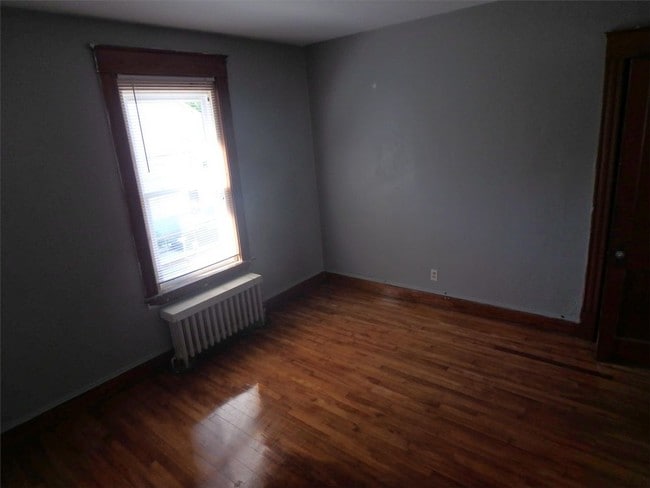 Building Photo - 143 Bartlett St - 2