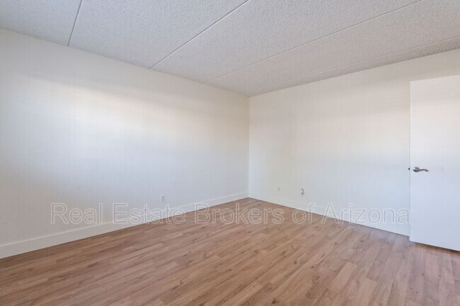 Building Photo - 240 Old Litchfield Rd