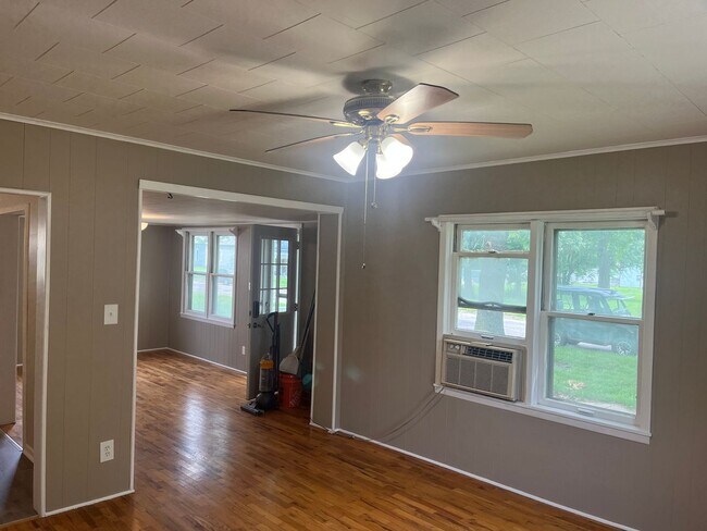 Foto del edificio - 212 W 5th St