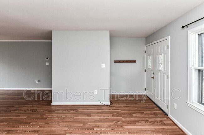 Building Photo - 310 E Staunton Ave