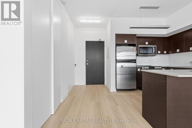 Photo du bâtiment - 33 Charles St E