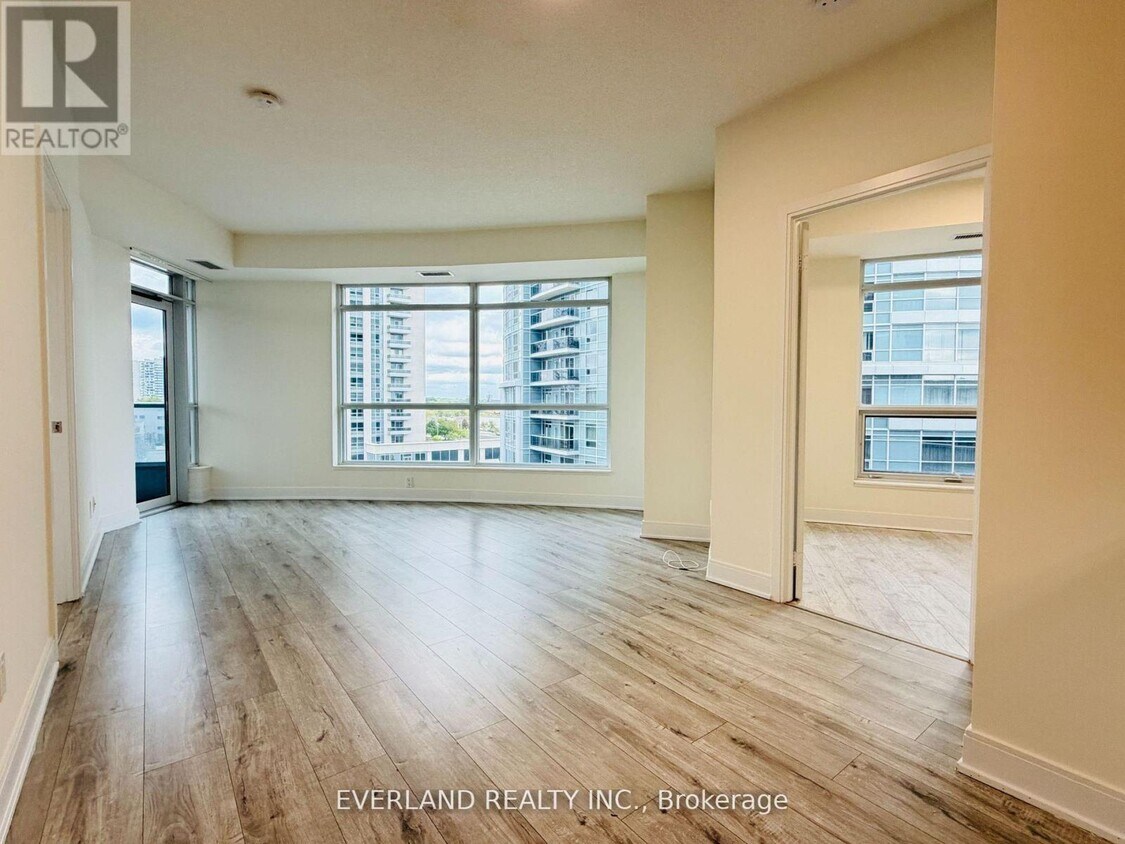 Primary Photo - 125 Village Green Square