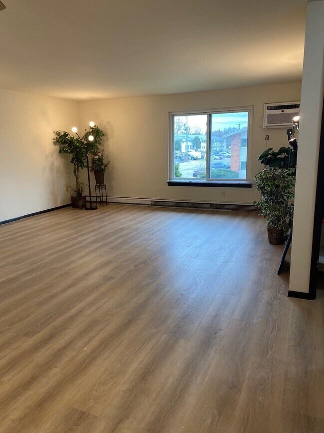 Foto del edificio - 6450 W Norwich Ave