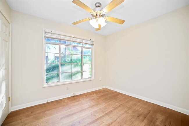 Foto del edificio - 2905 Robinson Ave
