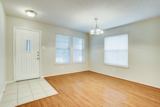 Foto del edificio - 24631 Cornell Park Ln