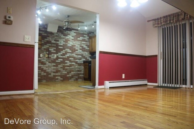Building Photo - 4 br, 2 bath House - 8652 Martinsburg Rd