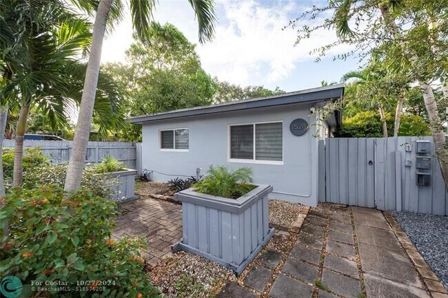 Building Photo - 1528 NE 33rd St