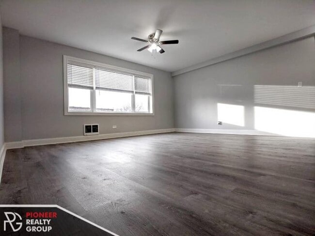 Building Photo - 1 bedroom in CHICAGO IL 60626