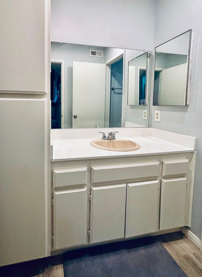 Second bathroom - 9312 Twin Trails Dr