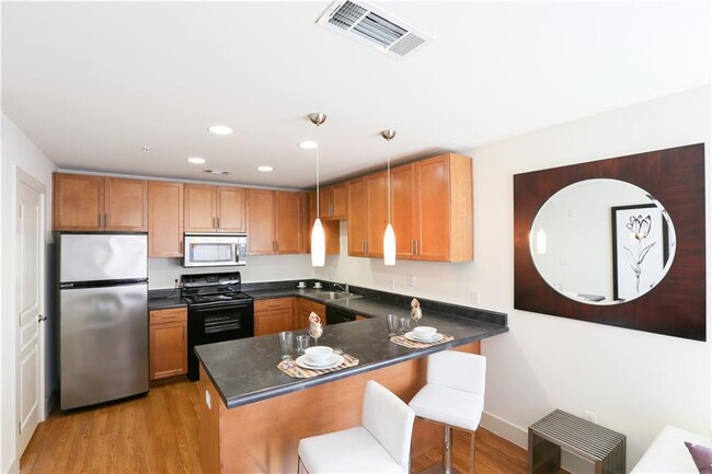 Foto del edificio - 711 W 32nd St