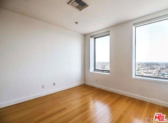 Foto del edificio - 3810 Wilshire Blvd