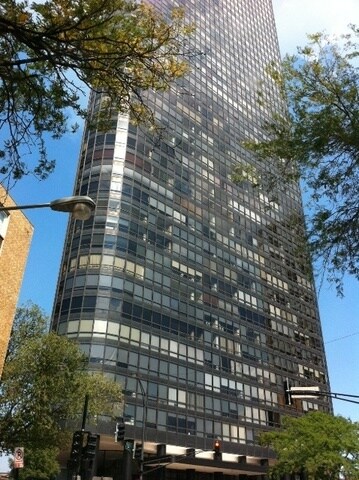 Foto principal - 5415 N Sheridan Rd