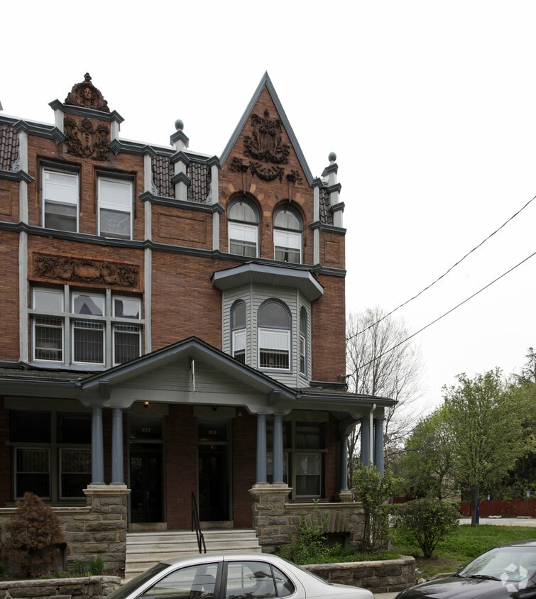 Building Photo - 213 N 35th St