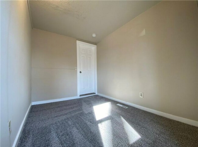 Foto del edificio - 3440 Easton Blvd