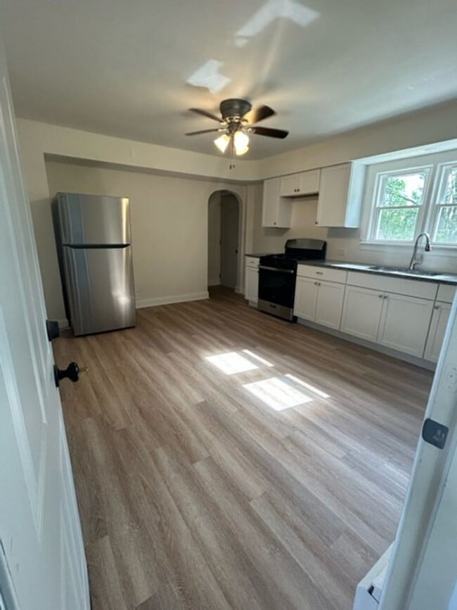 Building Photo - 3 Bedroom Home in Valpo